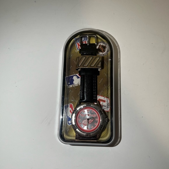 Red Wings Logo NHL Genuine Leather Quartz Analog Men's Watch - Picture 1 of 5